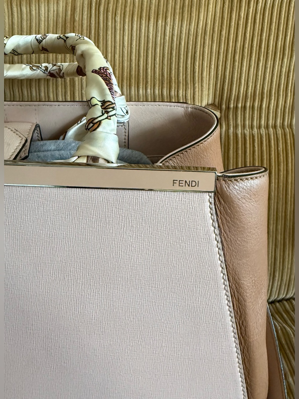 Fendi Peekaboo Medium Leather Tote in Pale Pink - Picture 15 of 16